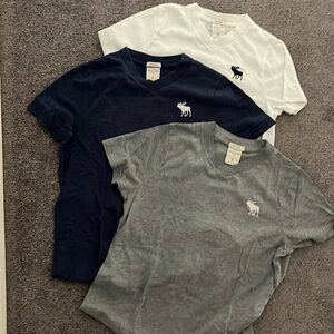 Abercrombie kids boys Vneck tshirts lot of 3